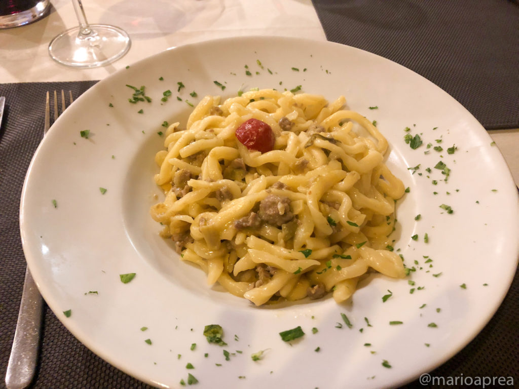 strozzapreti con salsiccia